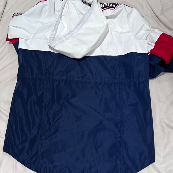 Tommy Hilfiger Ladies' Lightweight Windbreaker - Size Small - Brand New - Picture 8 of 8